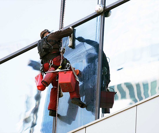 Мойка фасада на высоте в Кувандыке и  Оренбургской области